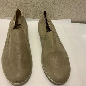 Mephisto Slip-On Shoes in Beige size 9.5